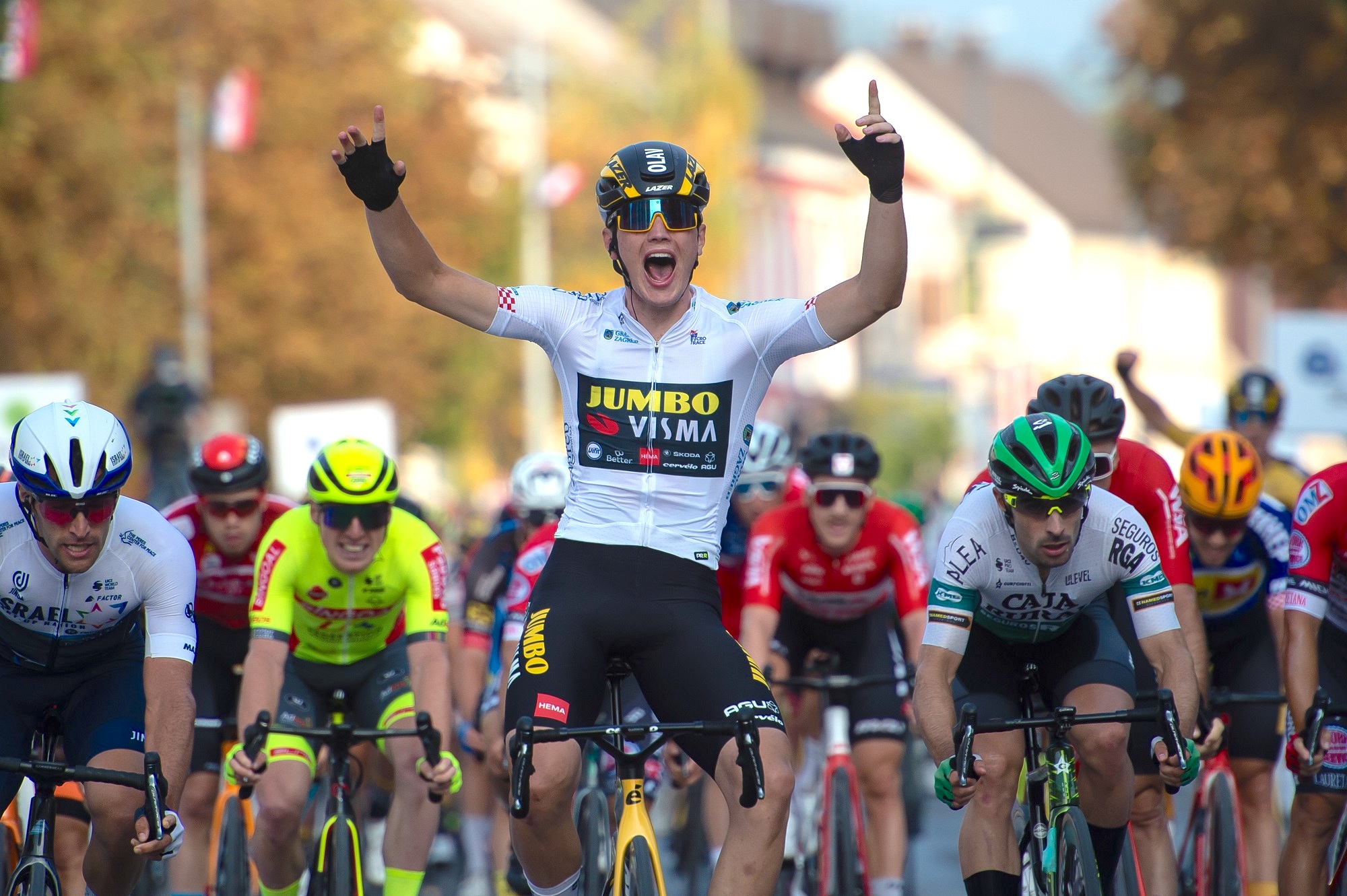 Kooij komt als winnaar uit de bus
